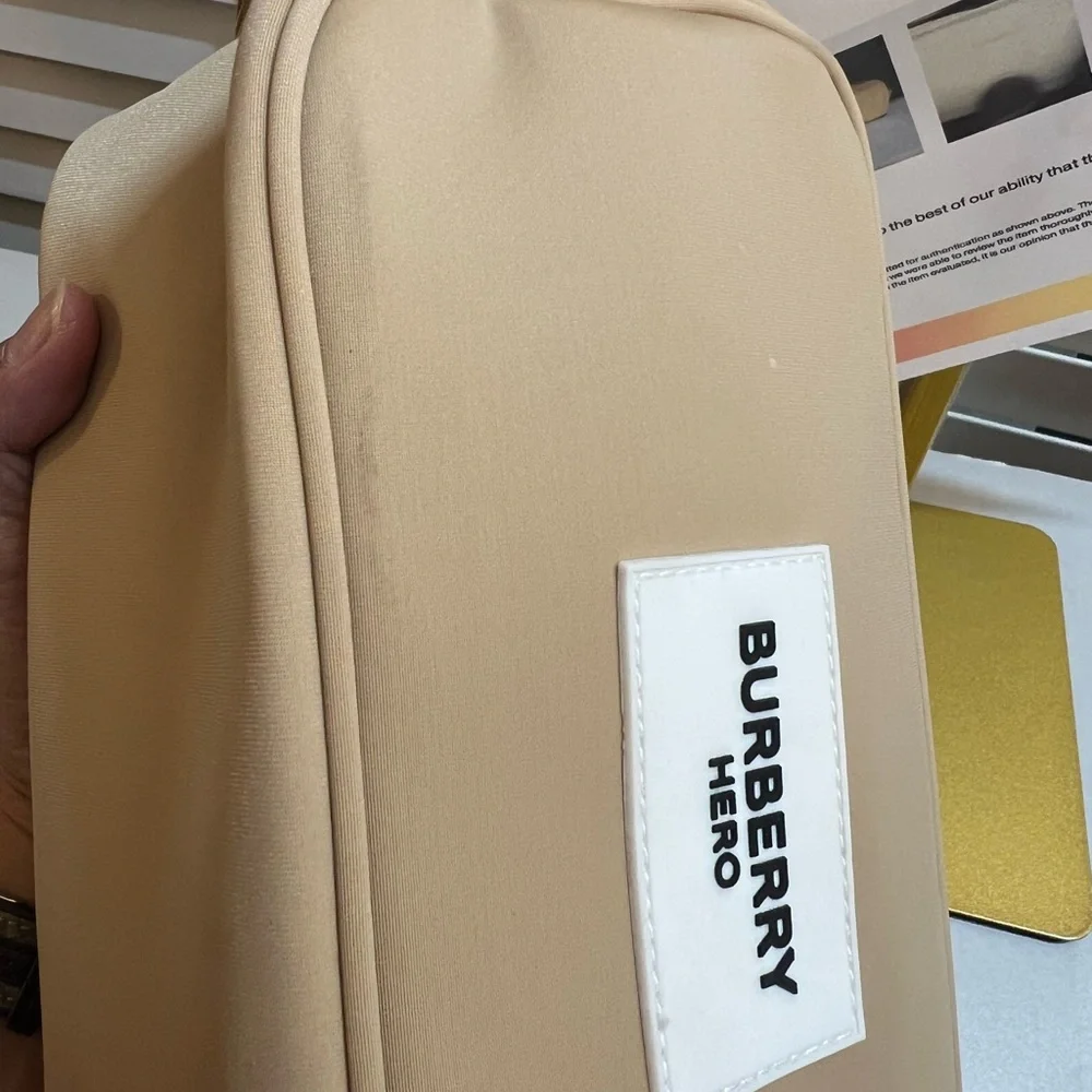 Burberry Hero Tan Toiletry Bag - Authentic COA Included - Picture 16 of 17